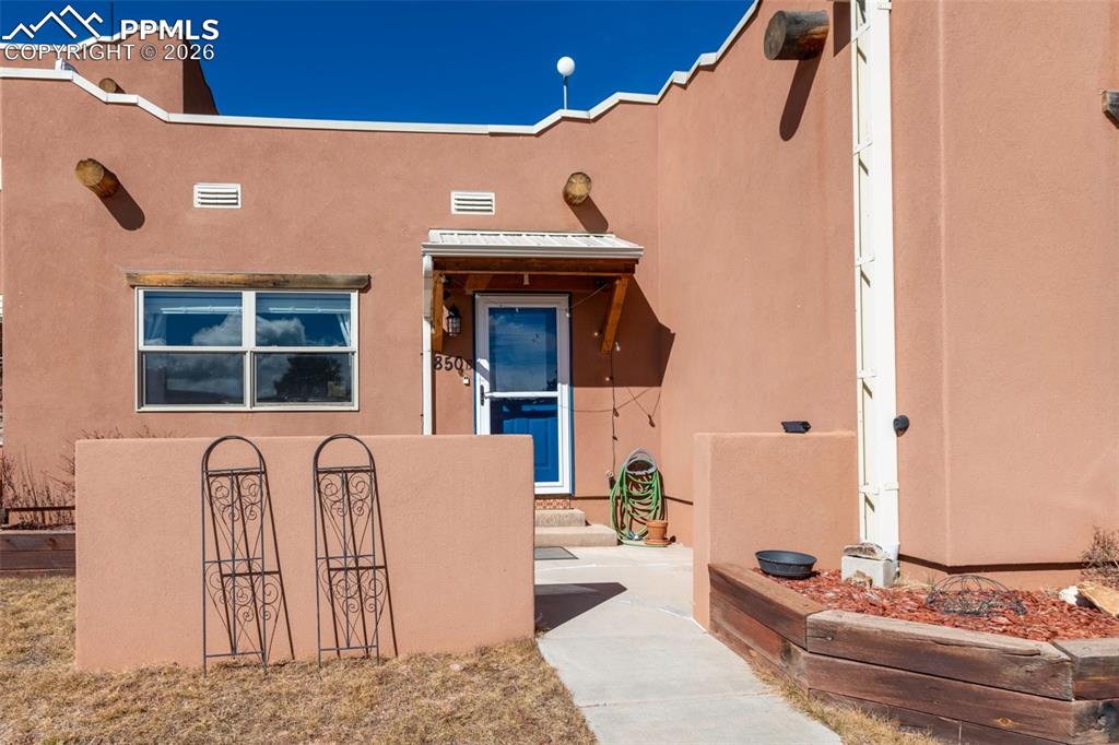 Image 36 of 40: Entry