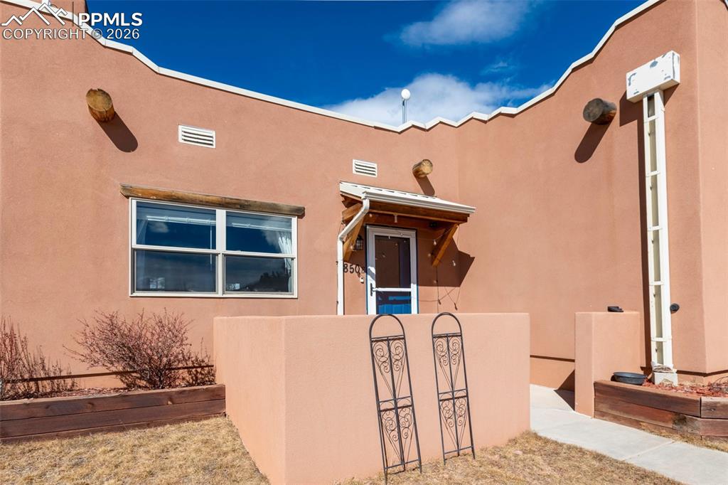 Image 37 of 40: Entry