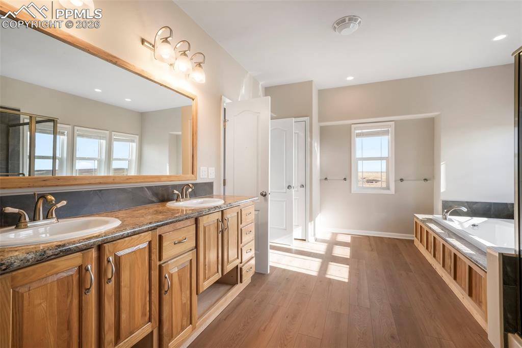 Image 42 of 48: Bathroom