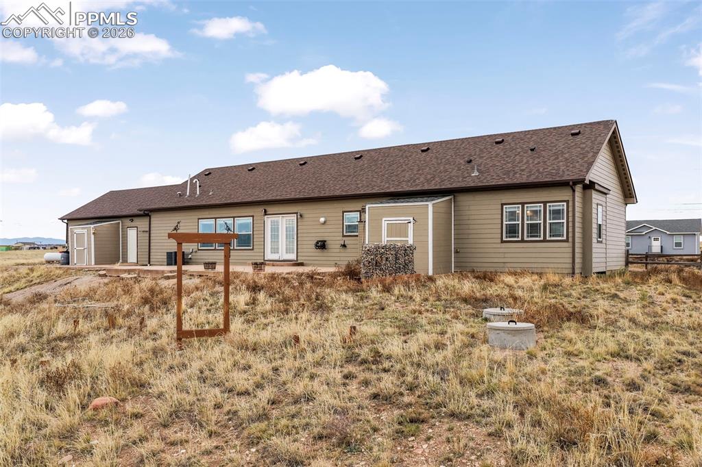 Image 47 of 48: Patio