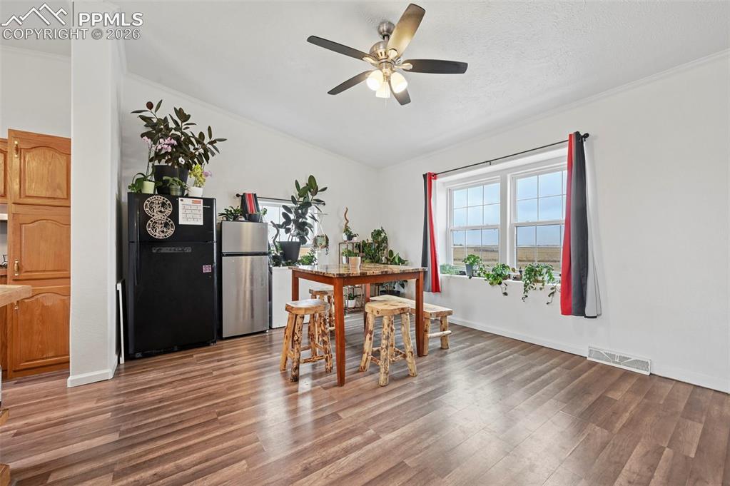 Image 2 of 42: Dining Area