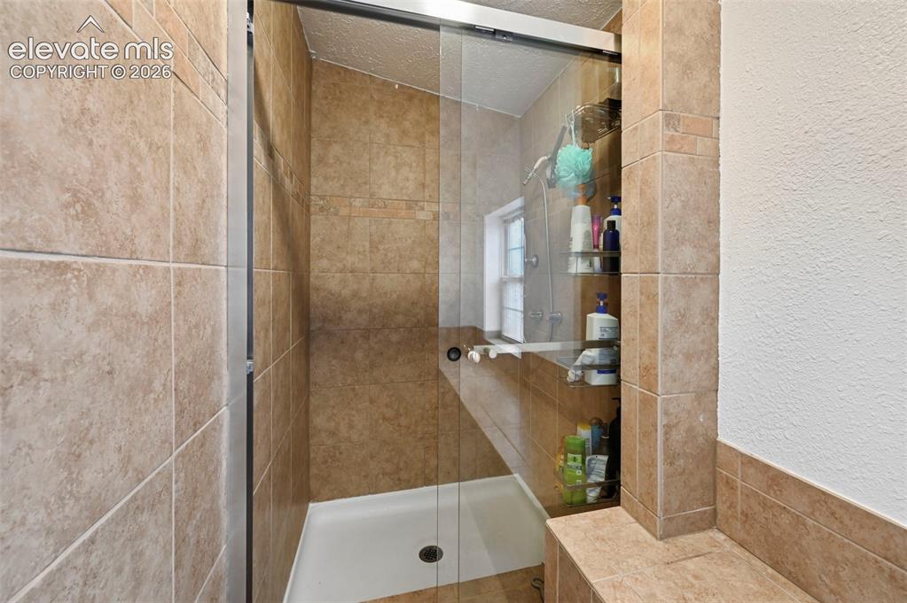 Image 24 of 42: Bathroom