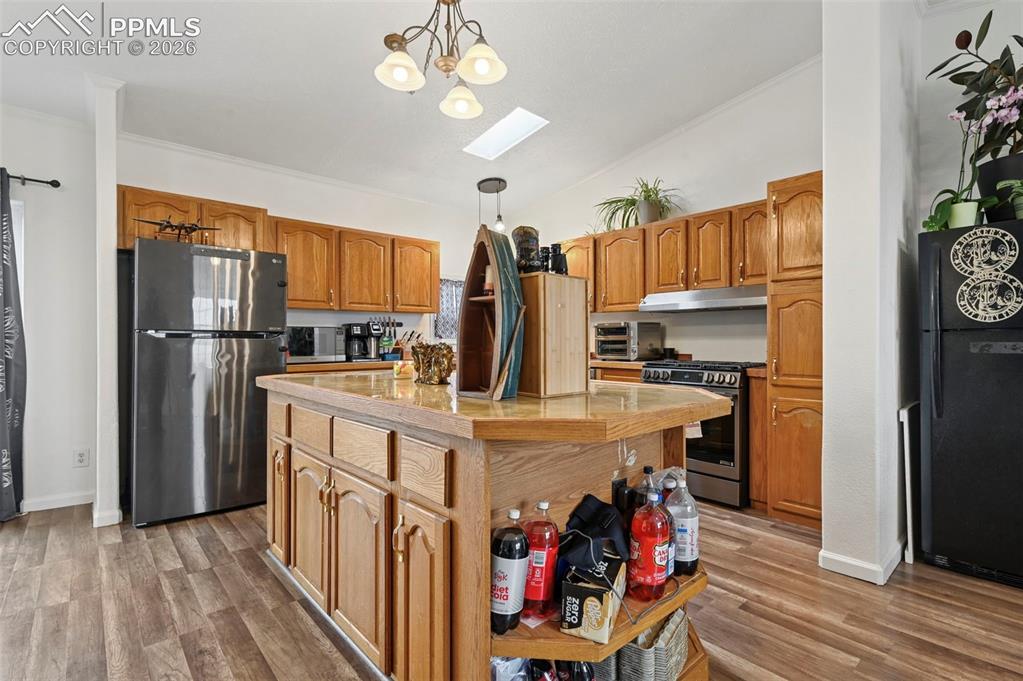 Image 4 of 42: Kitchen