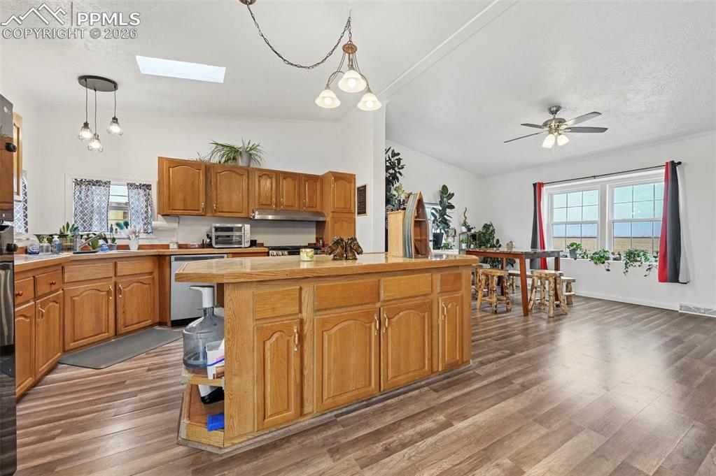 Image 6 of 42: Kitchen