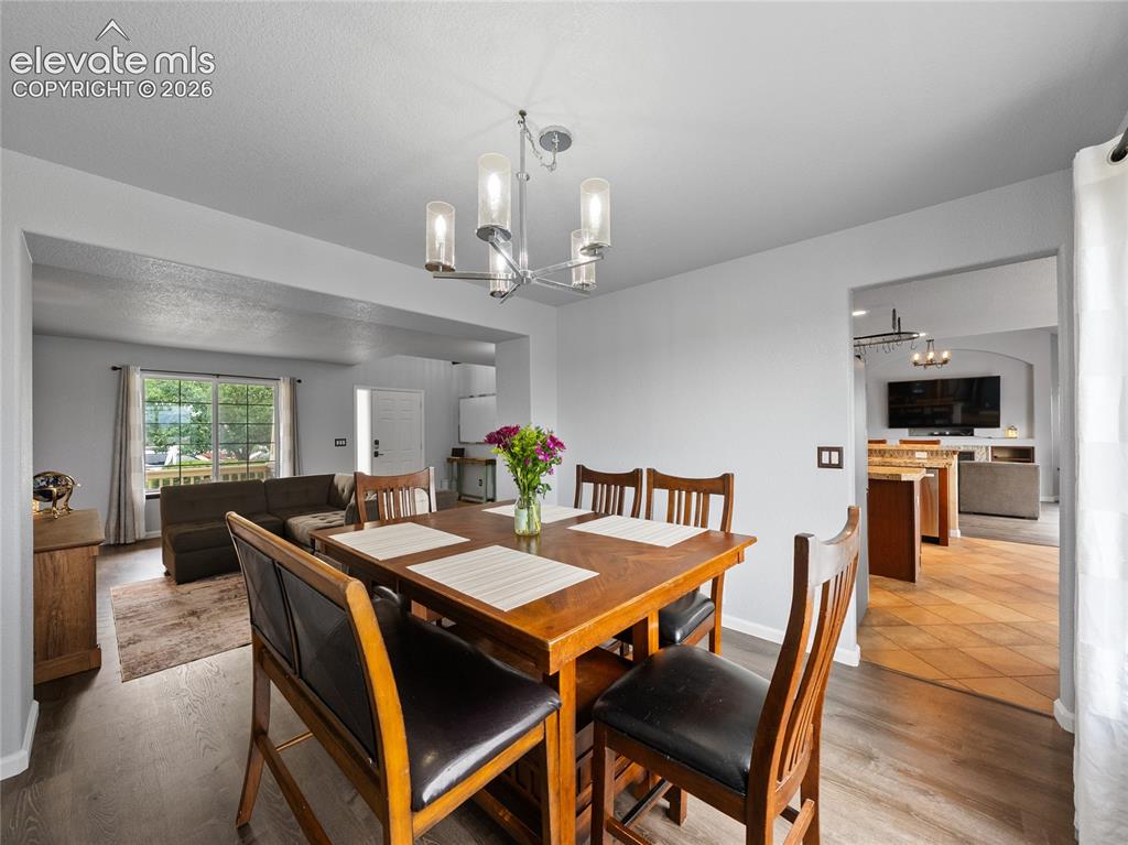 Image 10 of 50: Dining Room