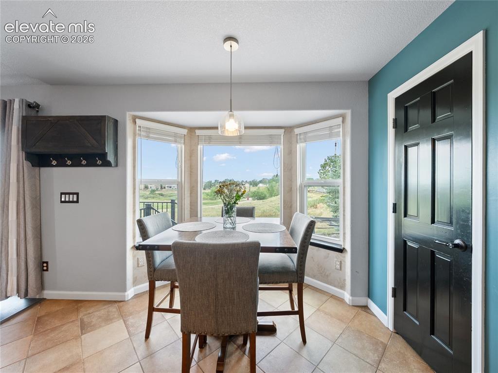 Image 13 of 50: Dining Area