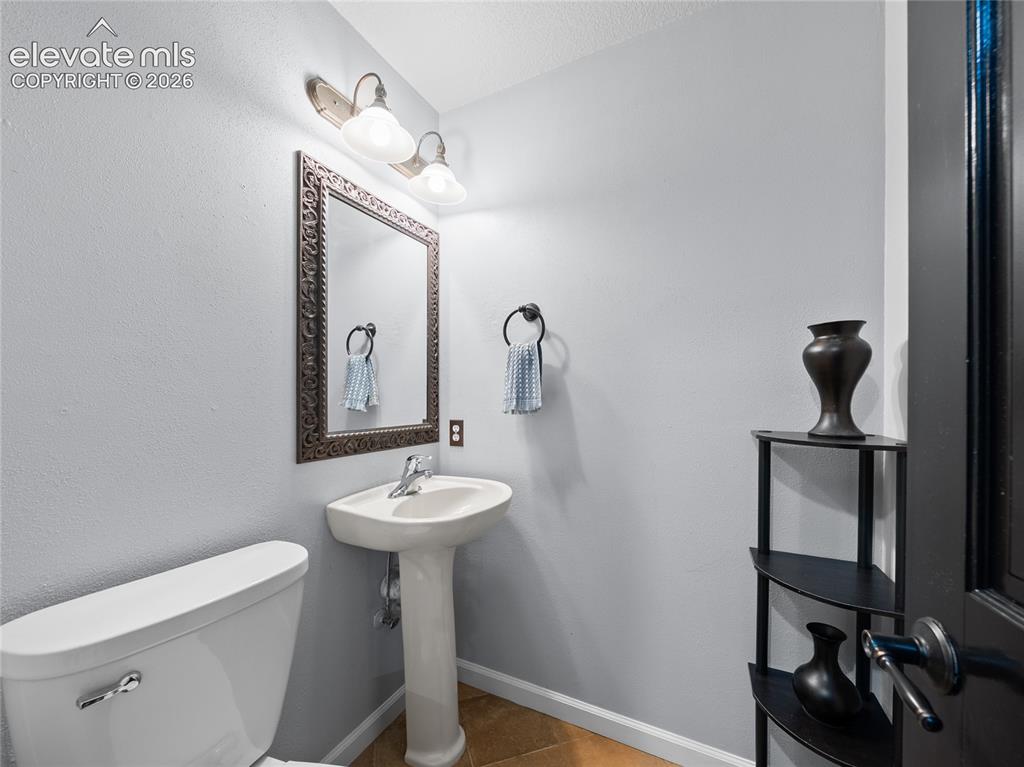 Image 19 of 50: Bathroom
