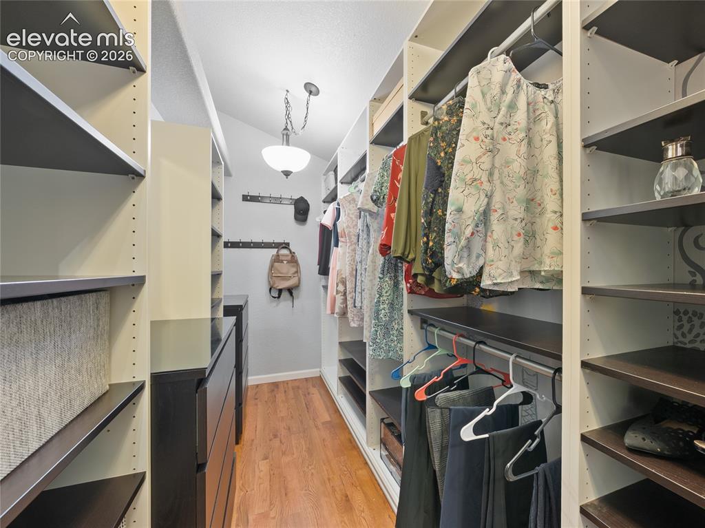 Image 35 of 50: Walk-In Closets