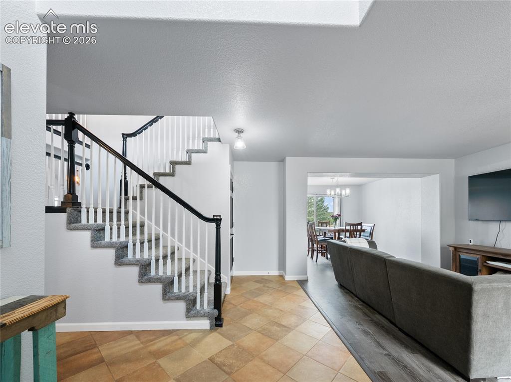 Image 5 of 50: Entry