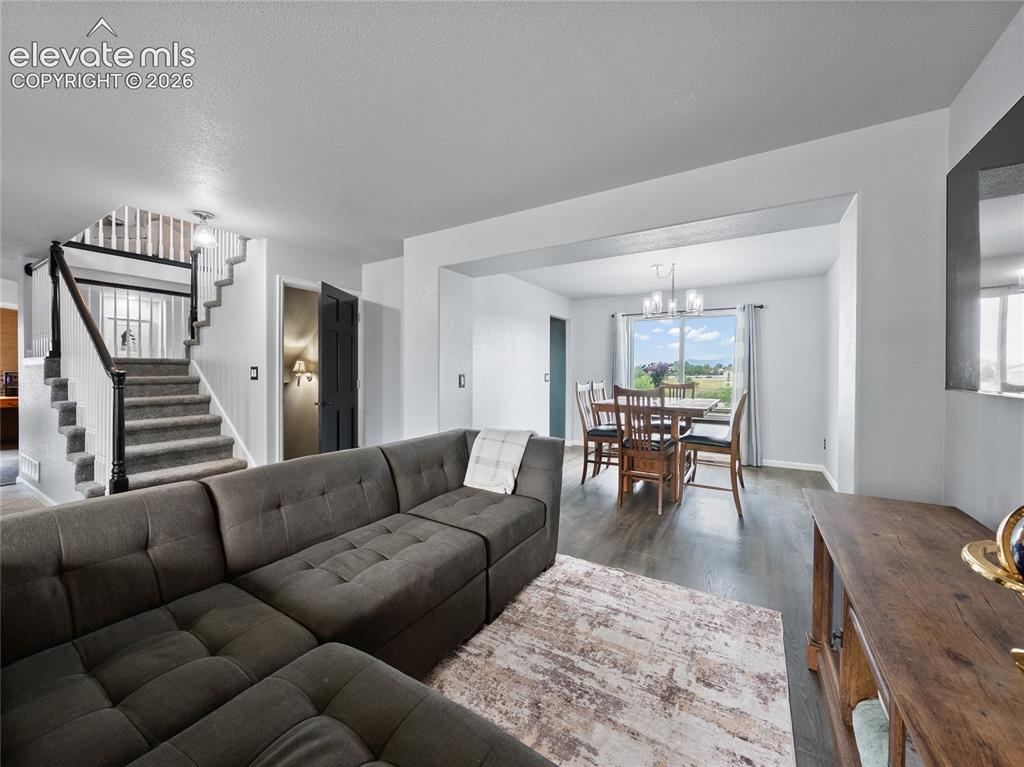 Image 8 of 50: Living Room