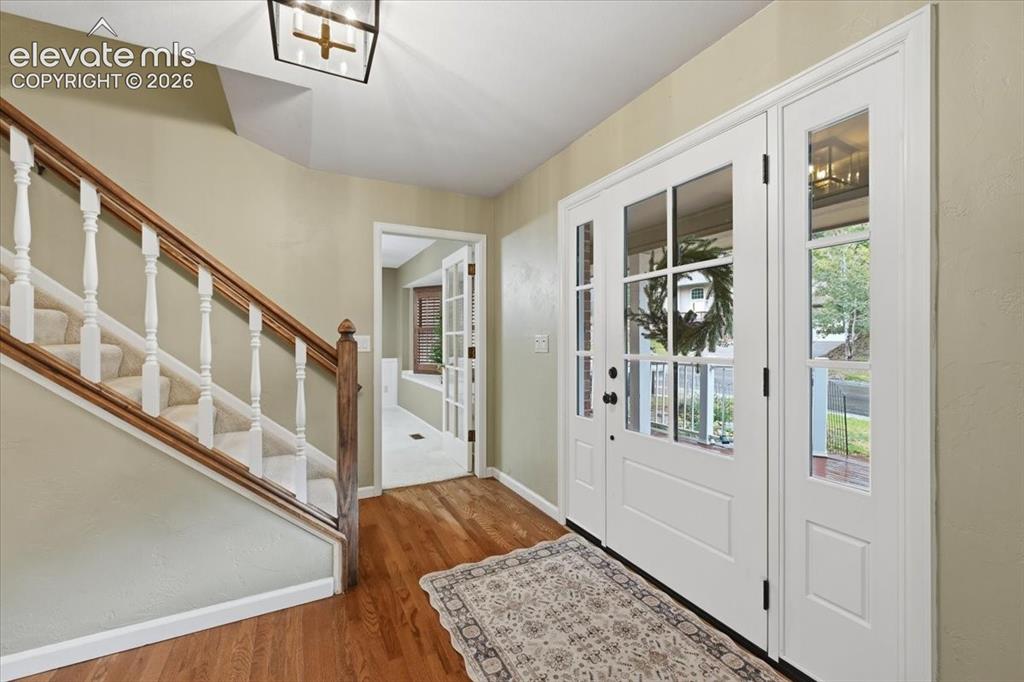 Image 4 of 49: Open entry to home for greeting guests and family