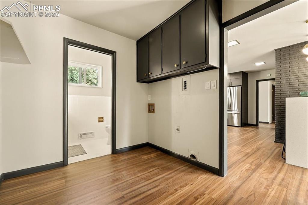 Image 19 of 35: Laundry