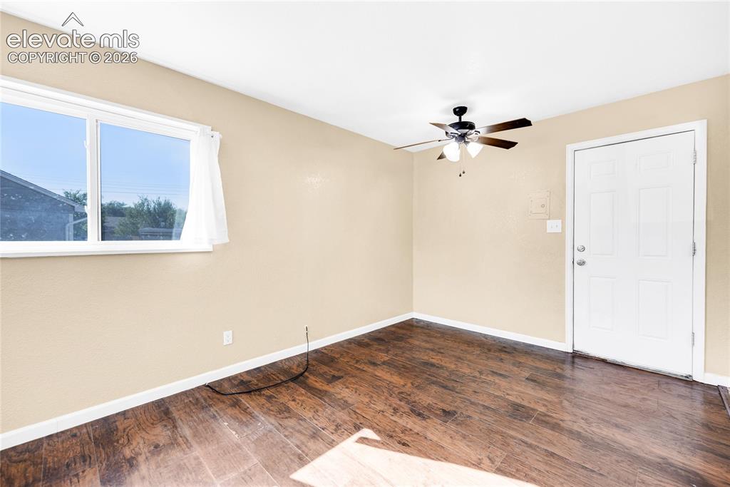 Image 9 of 25: Dining Room