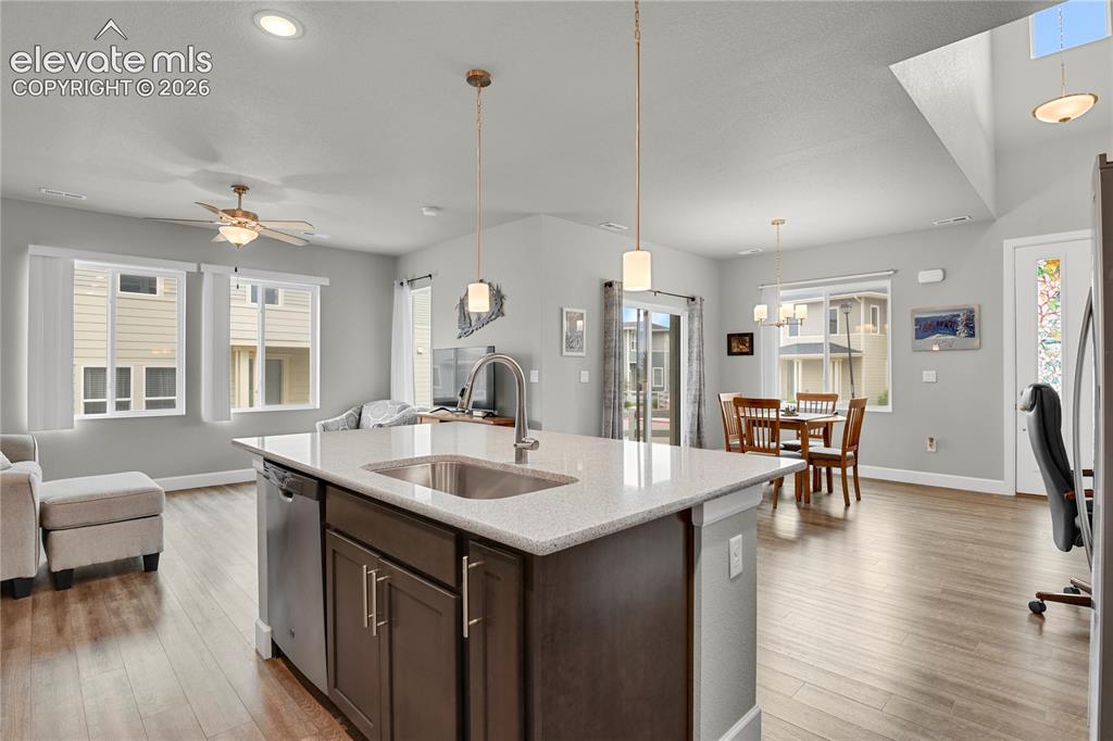 Image 4 of 17: Open floor plan