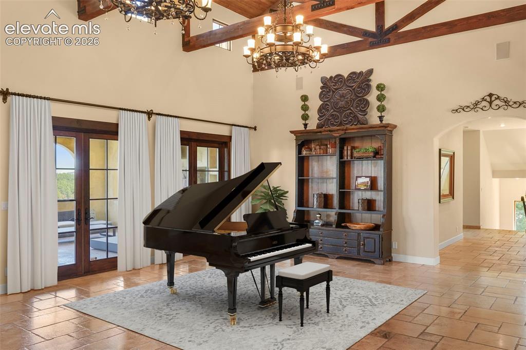Image 10 of 50: Sitting Room