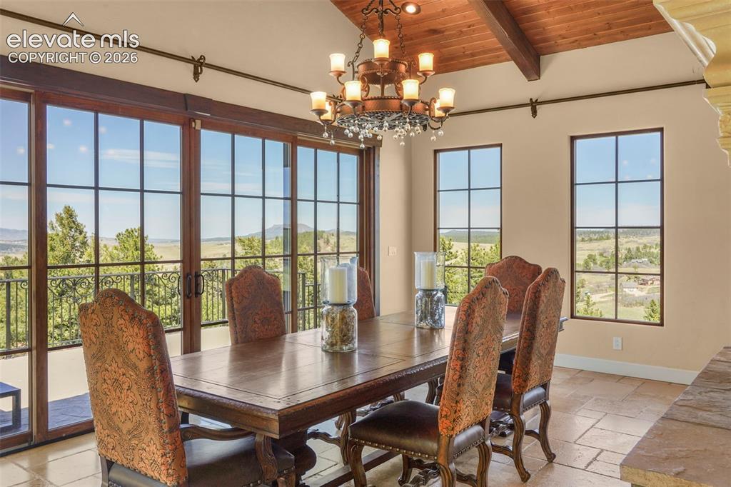 Image 16 of 50: Dining Area