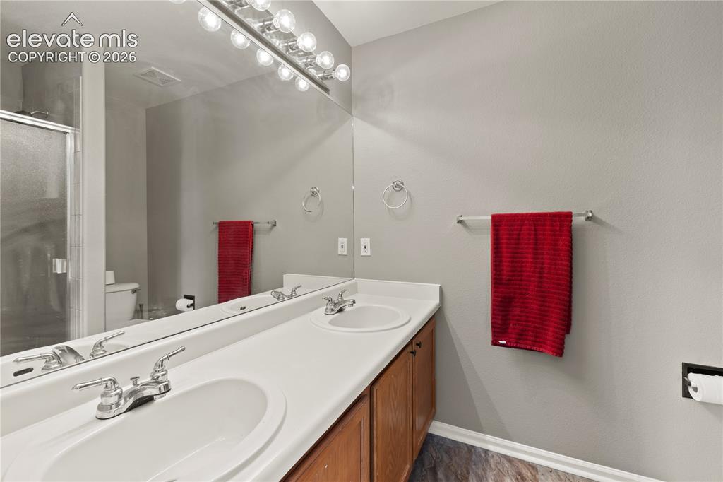 Image 18 of 37: Bathroom
