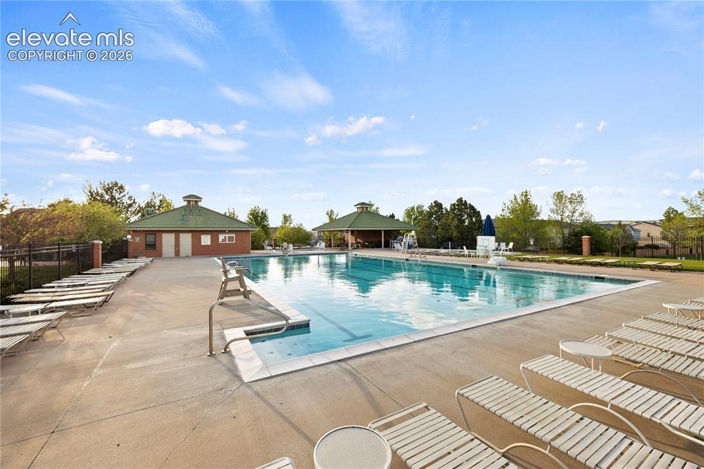Image 34 of 37: Pool