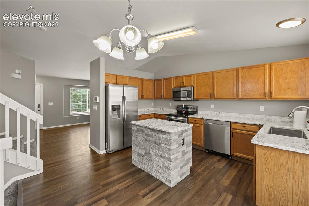 Image 7 of 37: Kitchen