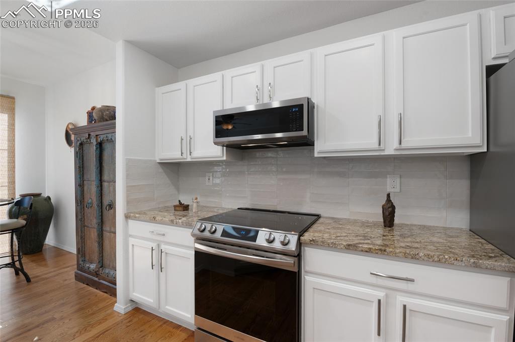 Image 8 of 34: Kitchen