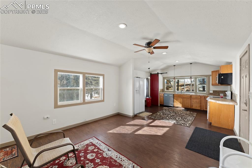 Image 8 of 27: Kitchen