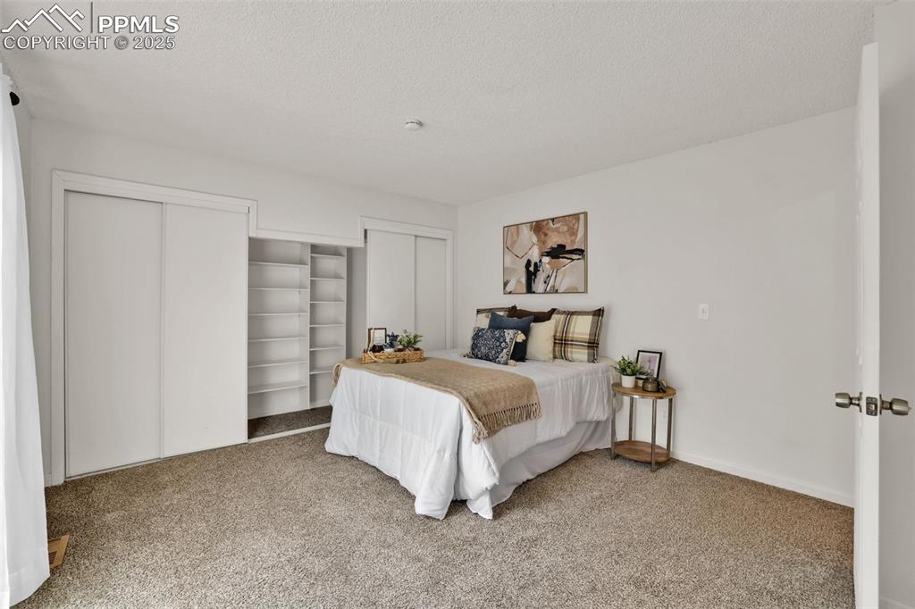 Image 19 of 34: Bedroom