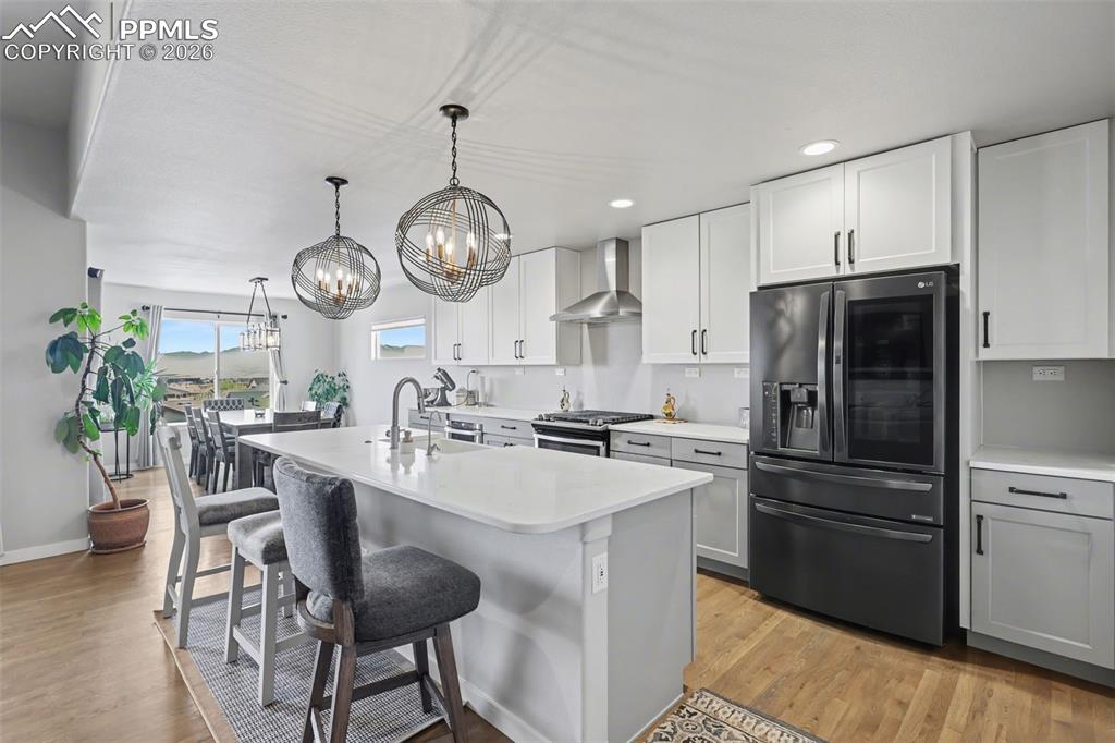 Image 13 of 50: Kitchen