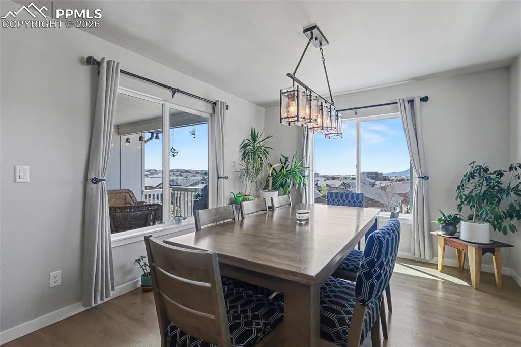 Image 18 of 50: Dining Area