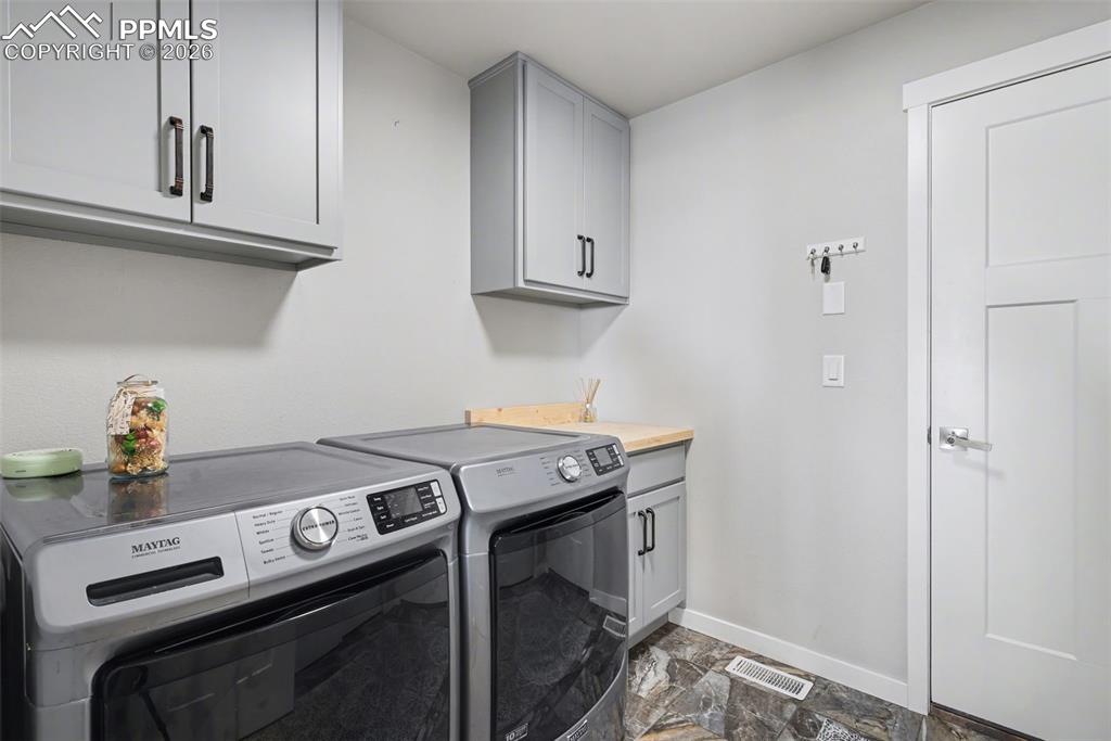 Image 23 of 50: Laundry