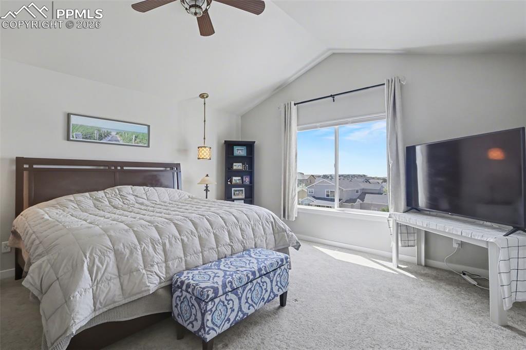 Image 24 of 50: Bedroom