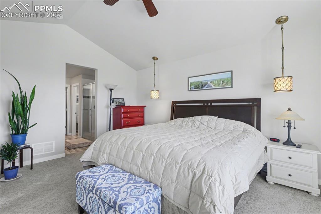 Image 25 of 50: Bedroom