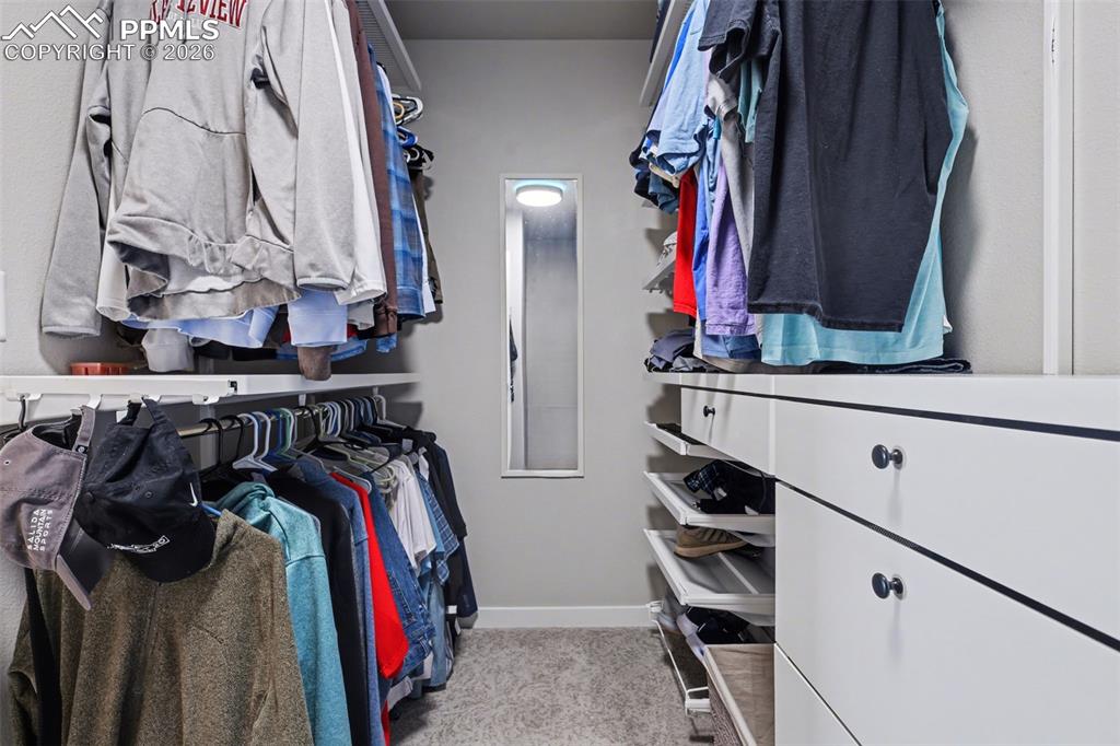 Image 28 of 50: Closet