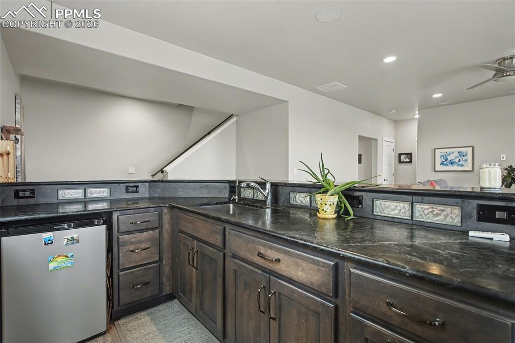 Image 31 of 50: Kitchen