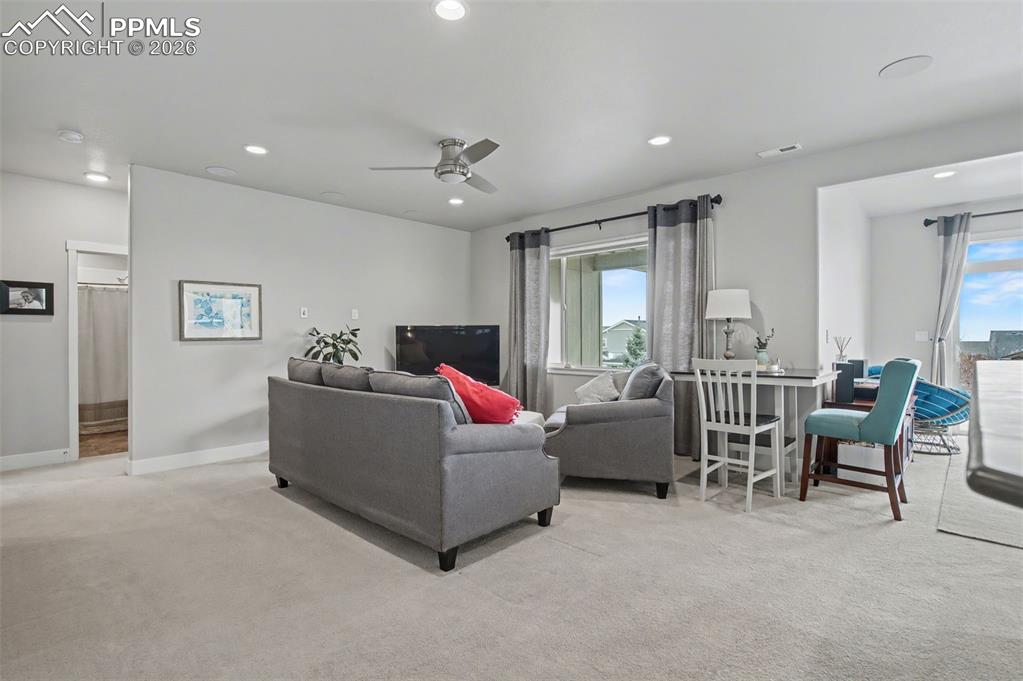 Image 32 of 50: Living Room