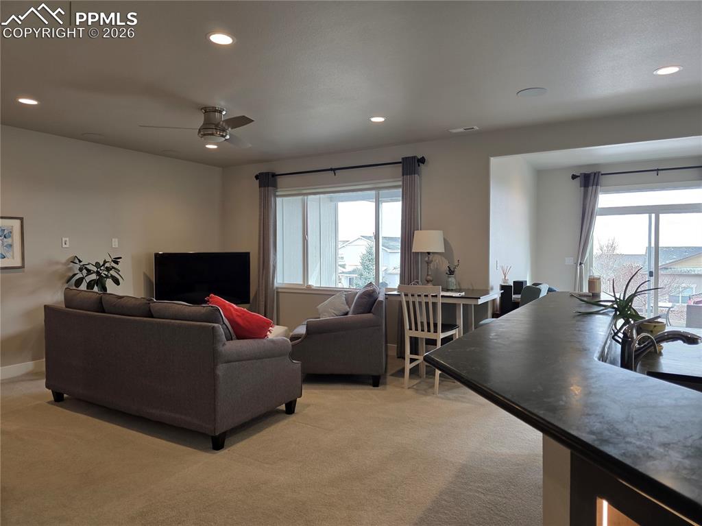 Image 34 of 50: Living Room