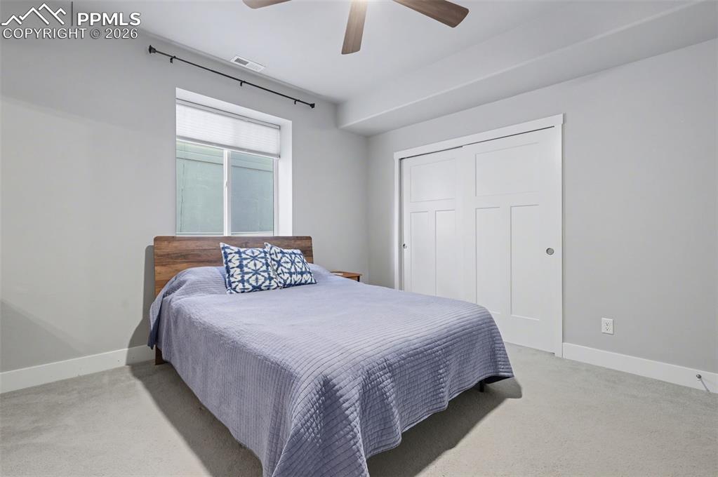 Image 38 of 50: Bedroom