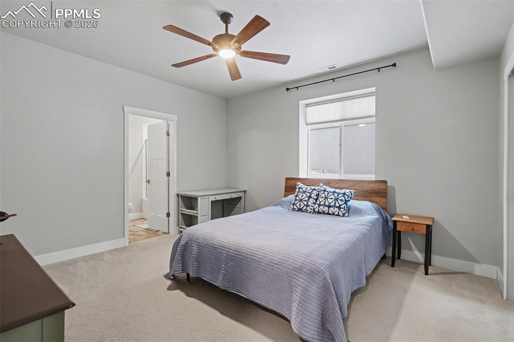 Image 39 of 50: Bedroom