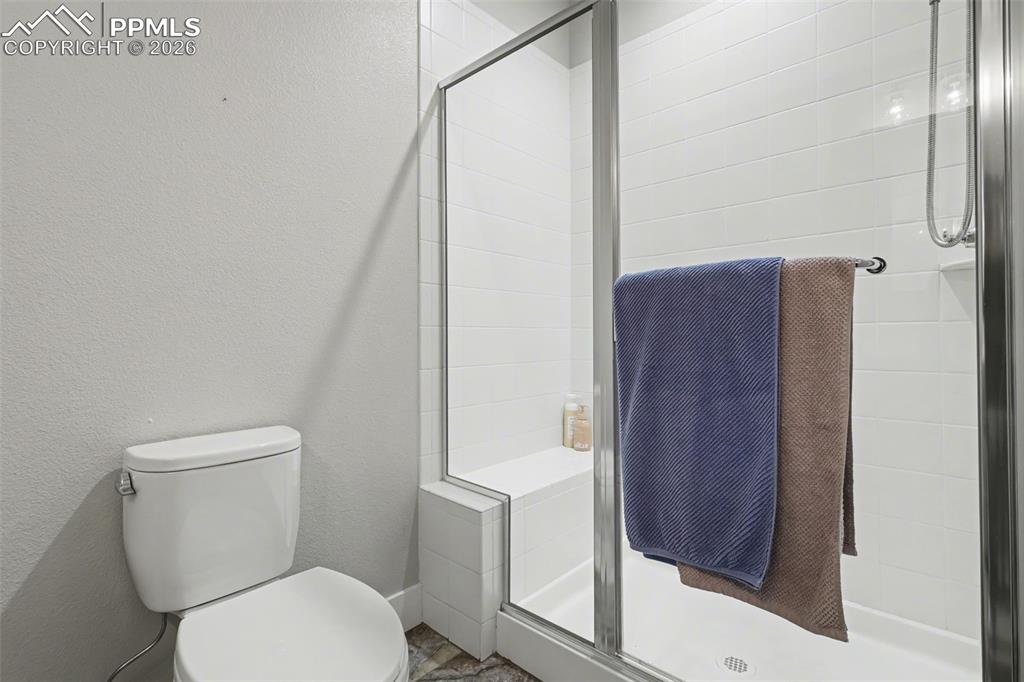 Image 40 of 50: Bathroom