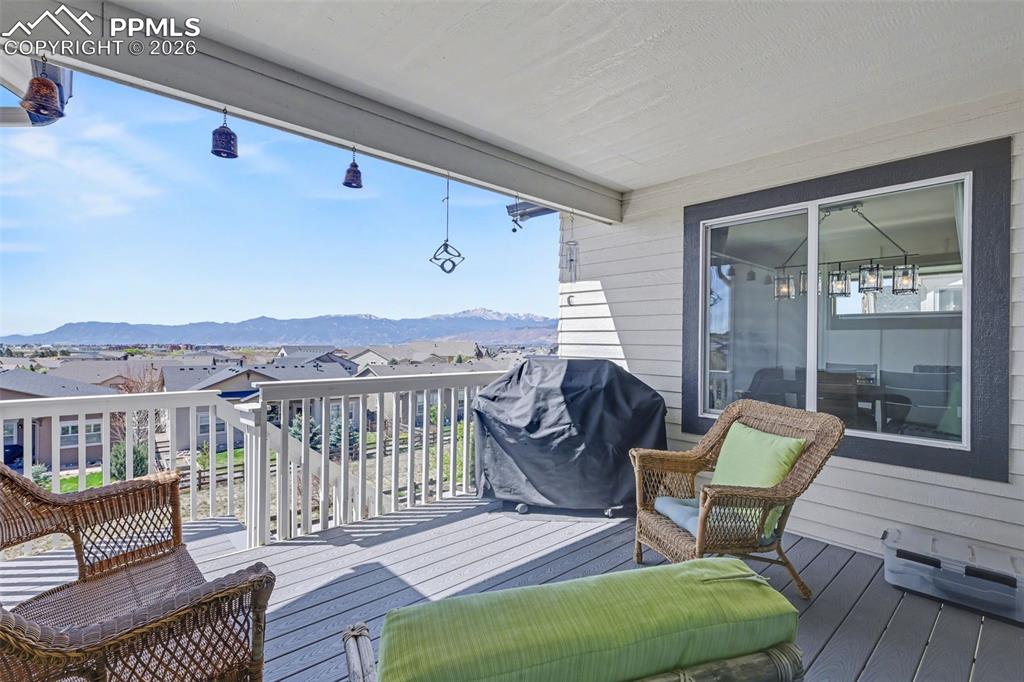 Image 42 of 50: Deck