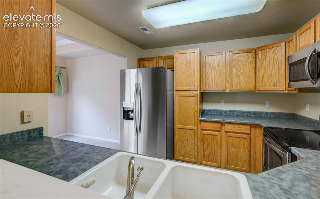 Image 12 of 19: Kitchen