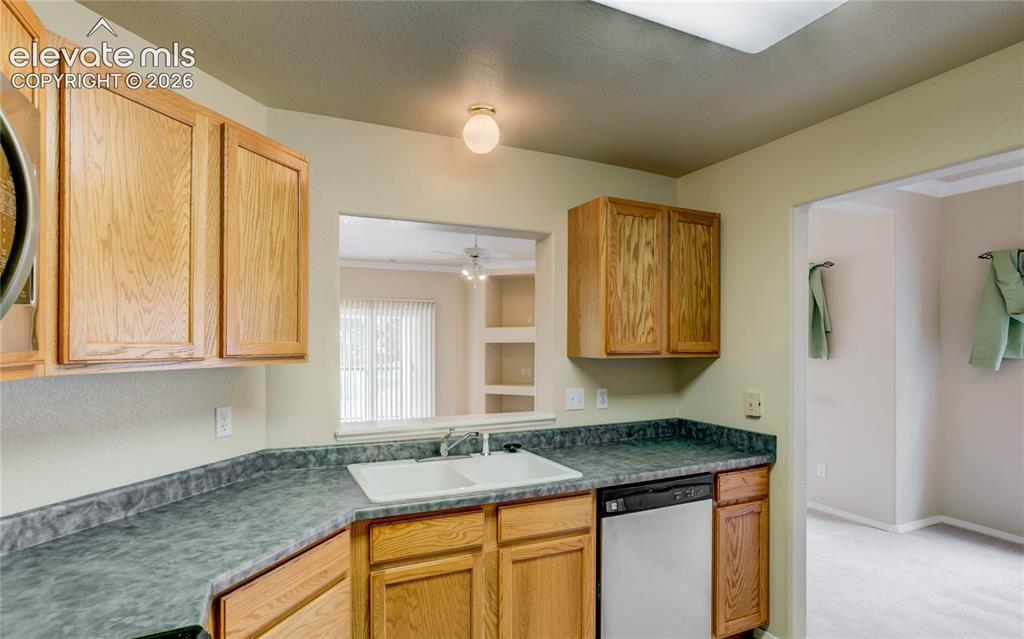 Image 13 of 19: Kitchen
