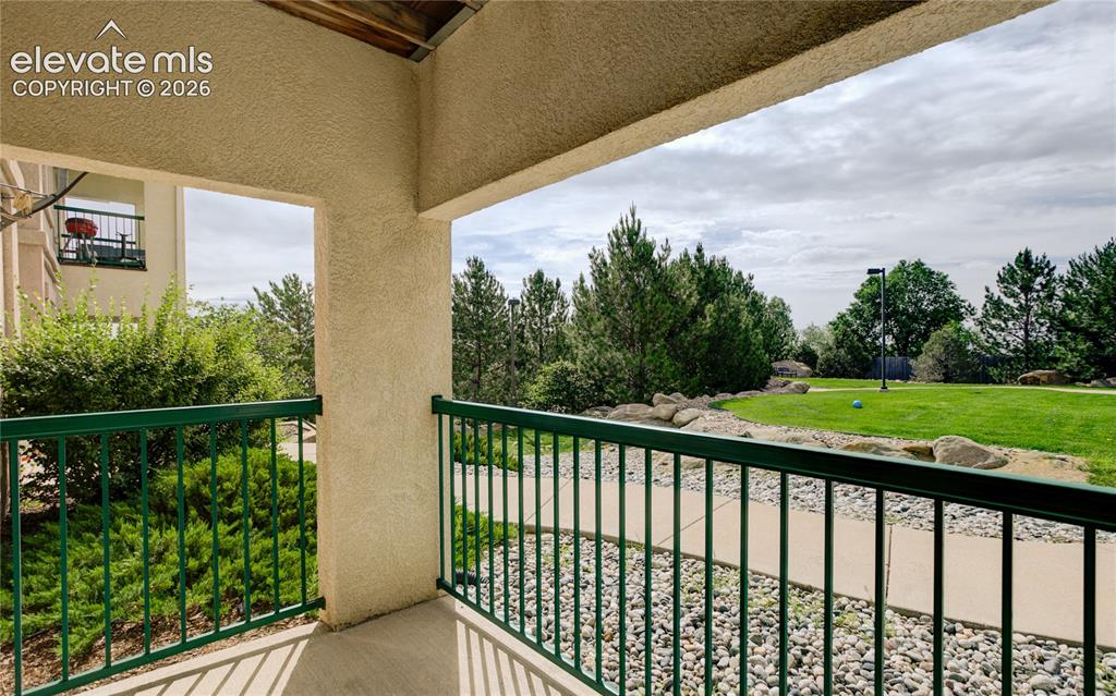 Image 18 of 19: Balcony