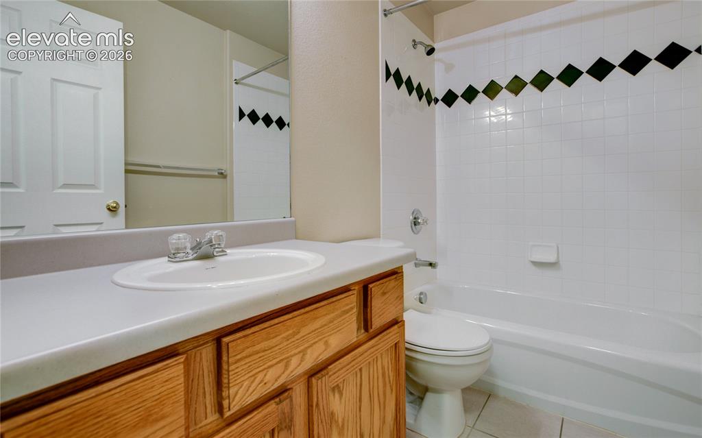 Image 6 of 19: Bathroom