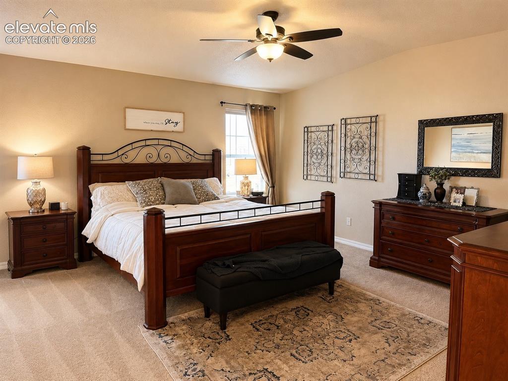 Image 12 of 32: Bedroom