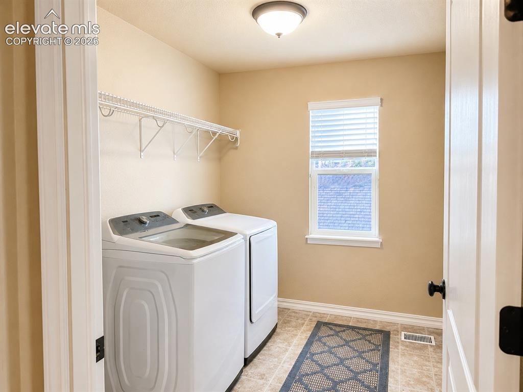 Image 18 of 32: Laundry