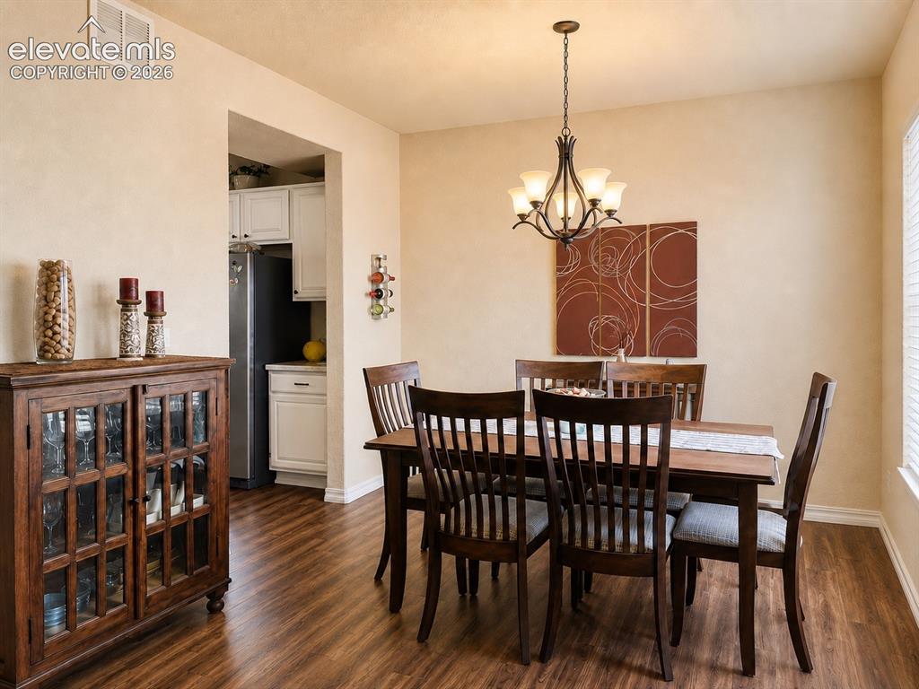 Image 8 of 32: Dining Area