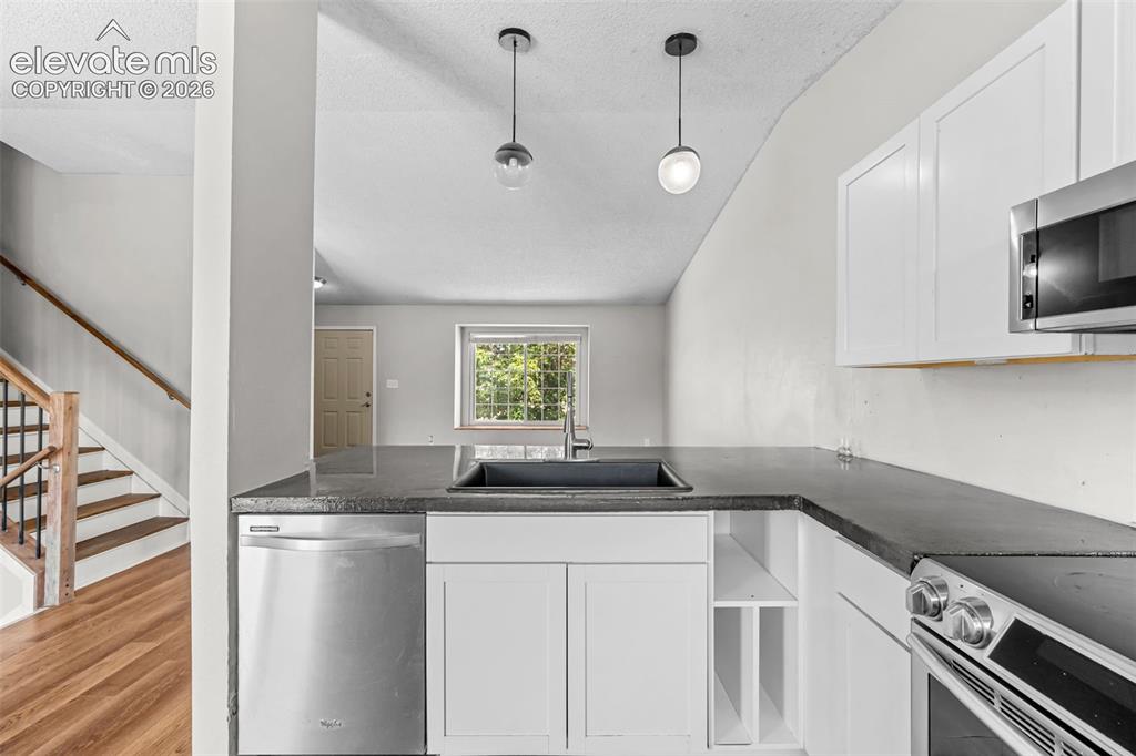 Image 12 of 38: Kitchen