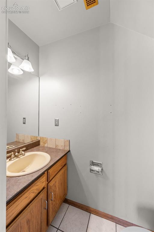 Image 19 of 38: Bathroom