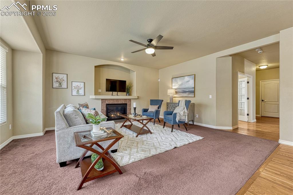 Image 18 of 50: Built-in entertainment nook and large window bump-out adds to the expansive