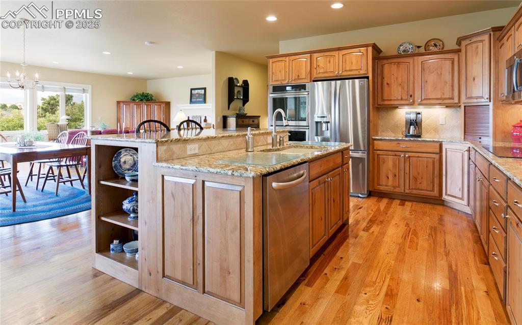 Image 11 of 36: Kitchen